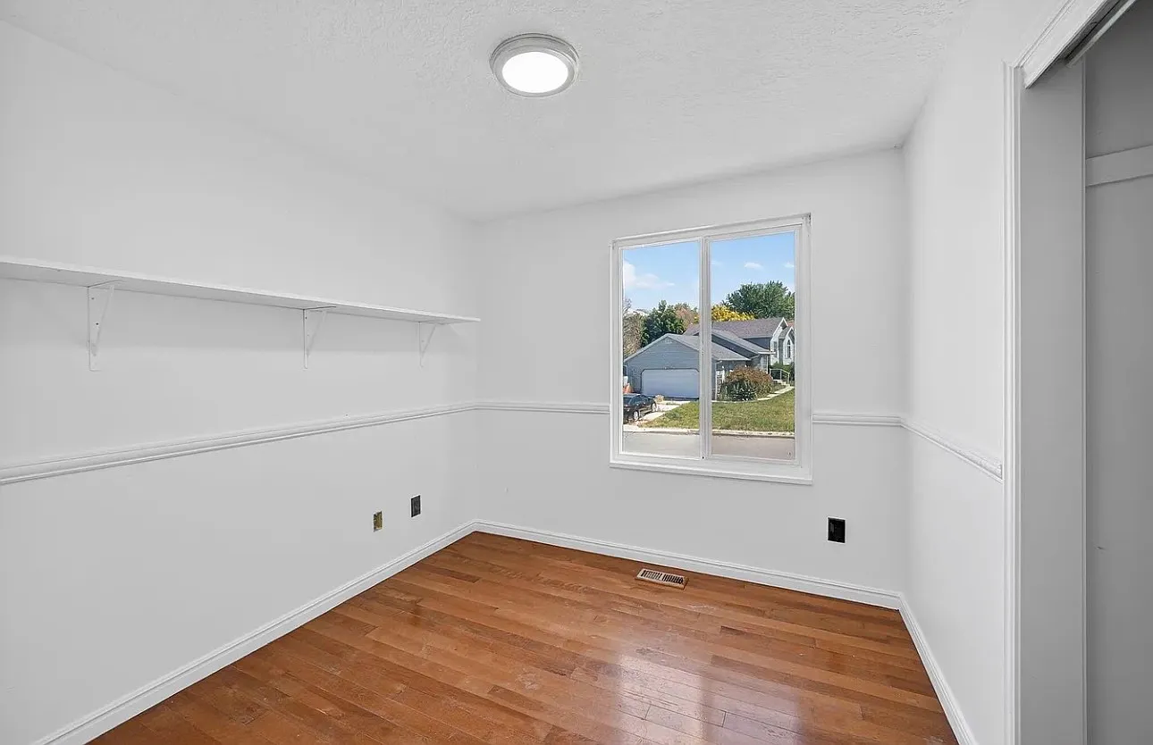 5 bed, 2000 sqft, $2,900 — Photo 1