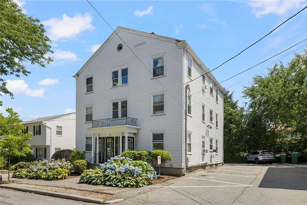 1 bed, 1.0 bath, 528 sqft, $1,900 — Photo 2