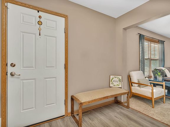 4th image of 2105 Fox Hill Ln