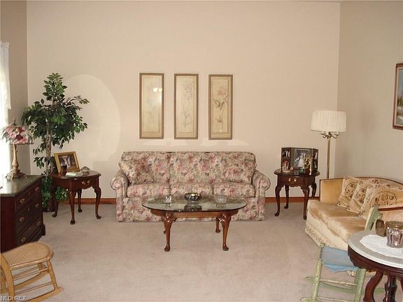 3rd image of 555 Penny Ln