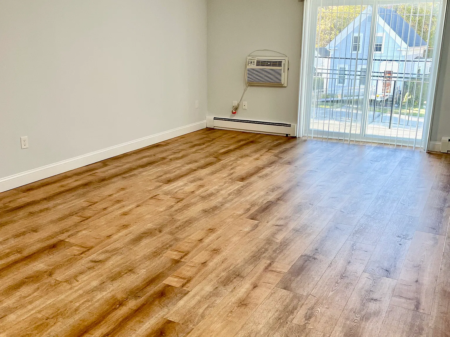 2 bed, 900 sqft, $2,325 — Photo 2