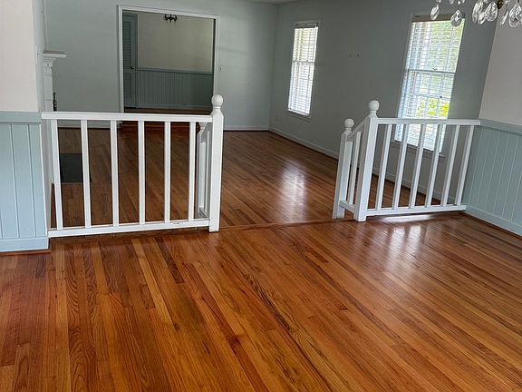 5th image of 103 Pinetree Cir