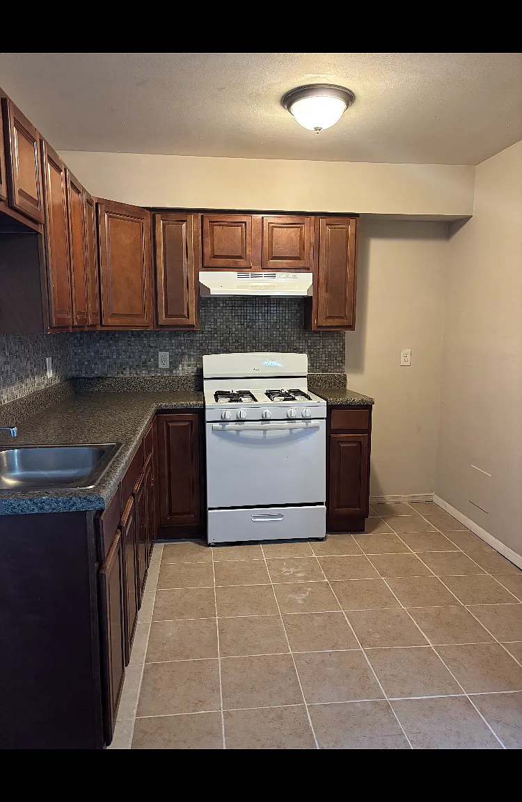 2 bed, 980 sqft, $1,400 — Photo 1