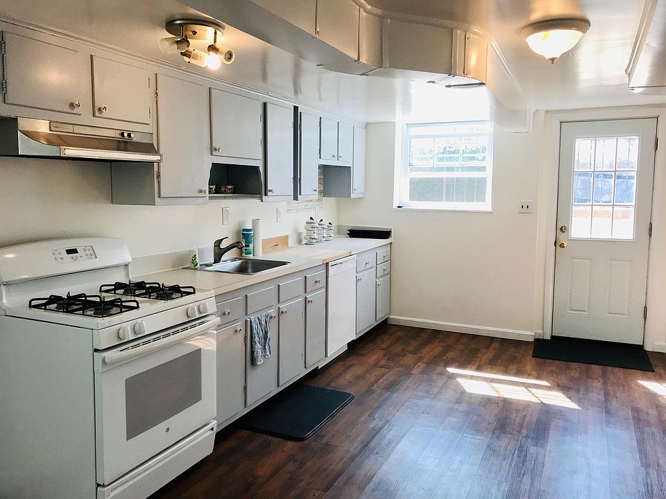 Kitchen/Entrance
