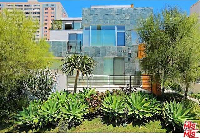 1st image of 1127 6th St APT 104