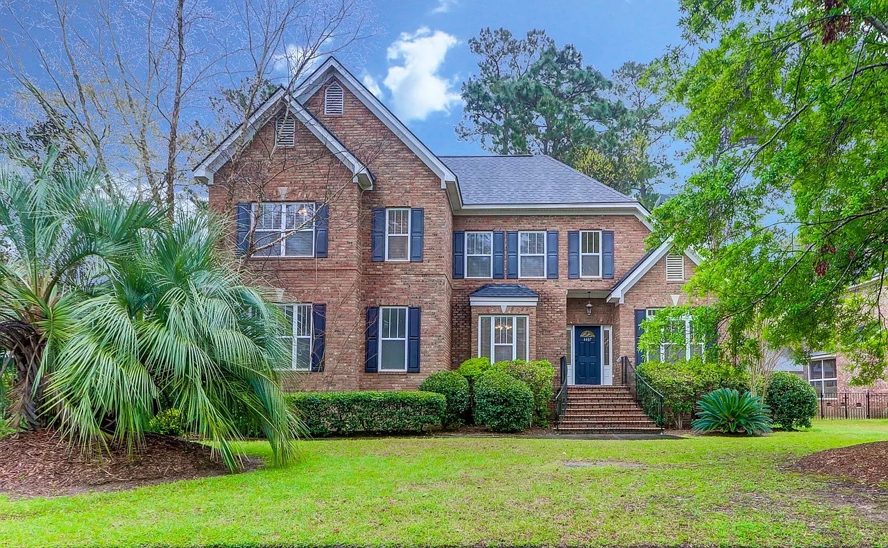 4 bed, 2447 sqft, $4,000 — Photo 1