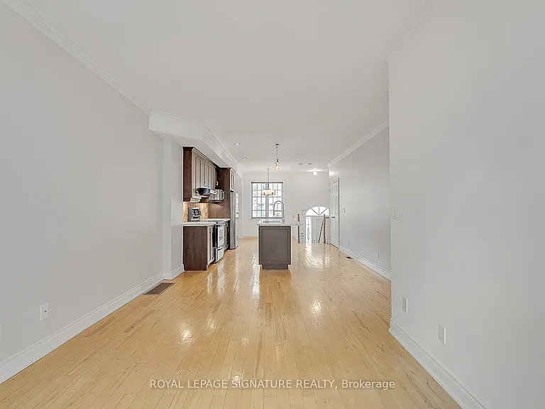 1019A College St — Photo 18