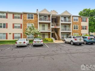 2 Holly Ct, Hamilton, NJ 08619