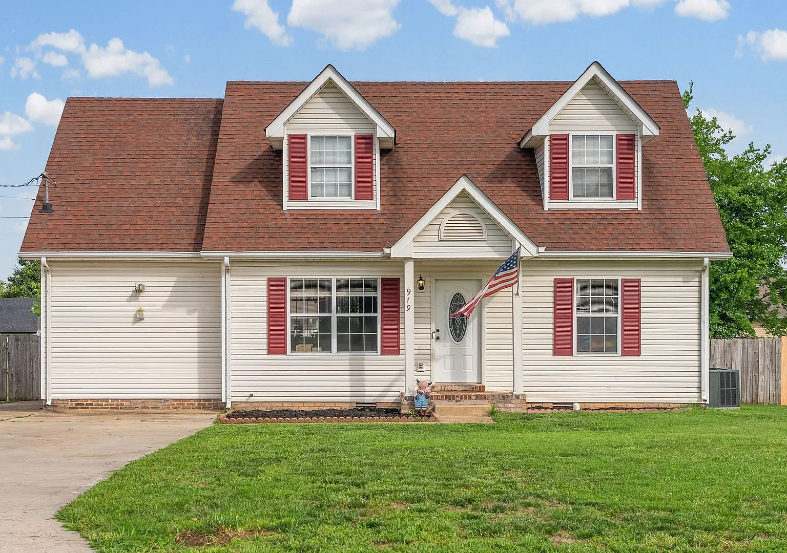 919 Van Buren Ave Oak Grove, KY 42262 — Photo 1