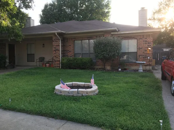 1145 Highpoint Rd, Bedford, TX 76022