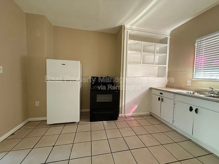 1437 E Polk St #2 — Photo 7