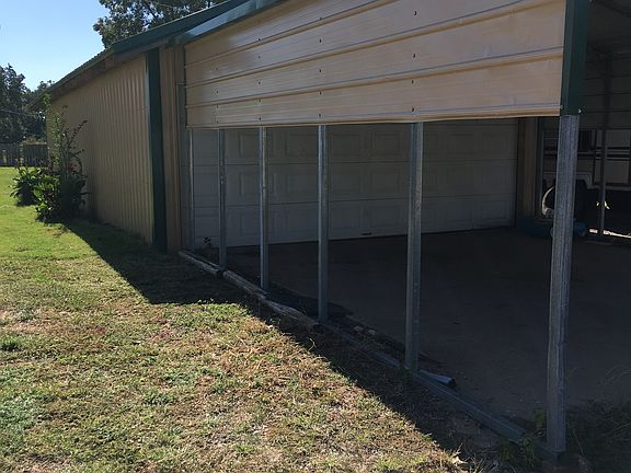 2 Car Garage/2 Car Carport