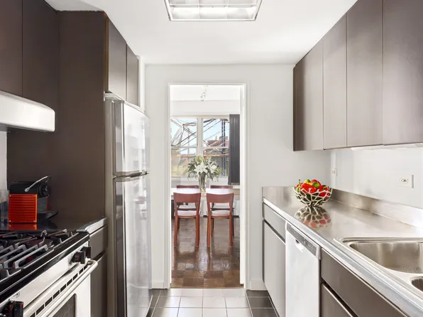 435 East 65th Street image 4 of 12