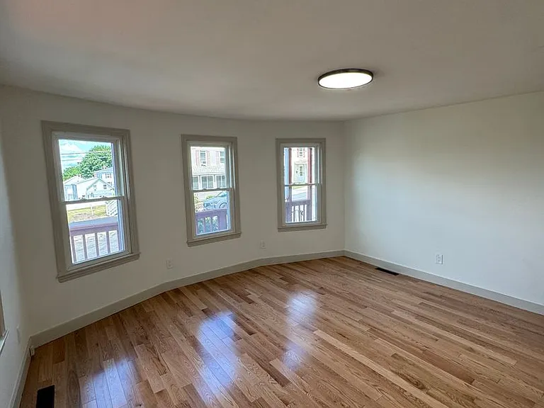 51 Summit St — Photo 16