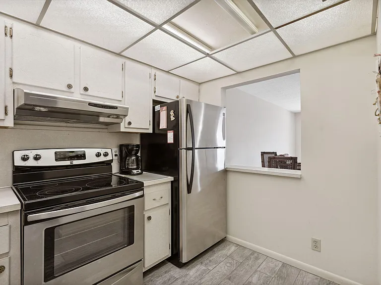 1638 Embassy Dr #410 — Photo 8