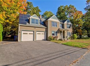 3 Pine St, Ellington, CT 06029