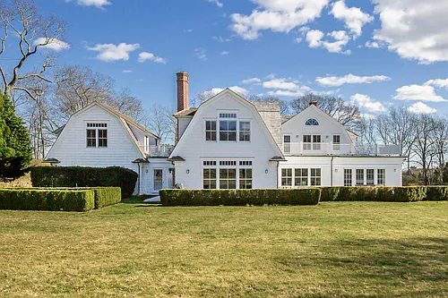 369 Town Ln Photo 1