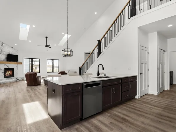 367 Ridge View Drive #16, Milton, WI 53563