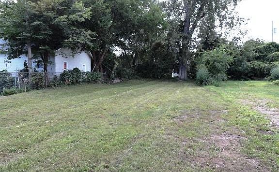 5th image of 695 Bradley St