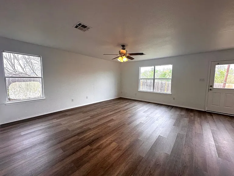 722 Lavaca Loop — Photo 4