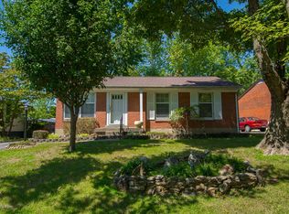 5305 Chathamwood Dr, Louisville, KY 40229
