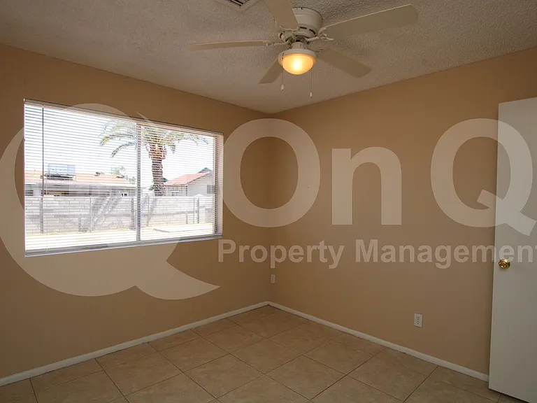 4312 E Burgess Ln — Photo 8