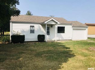 803 E 1st St, Kinmundy, IL 62854