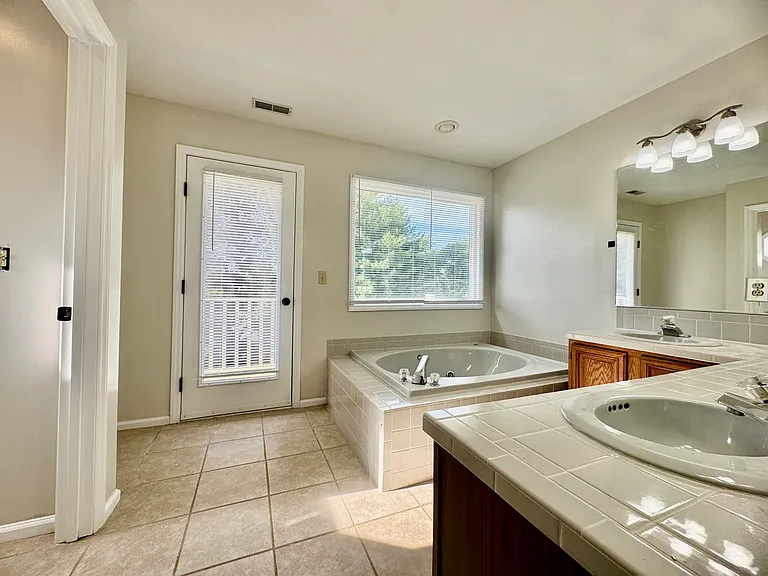 203 Cherokee Dr — Photo 13