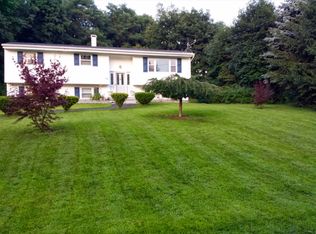 10 Waters Edge Rd, Poughkeepsie, NY 12601