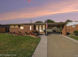 9720 Seavitt Dr, Allen Park, MI 48101