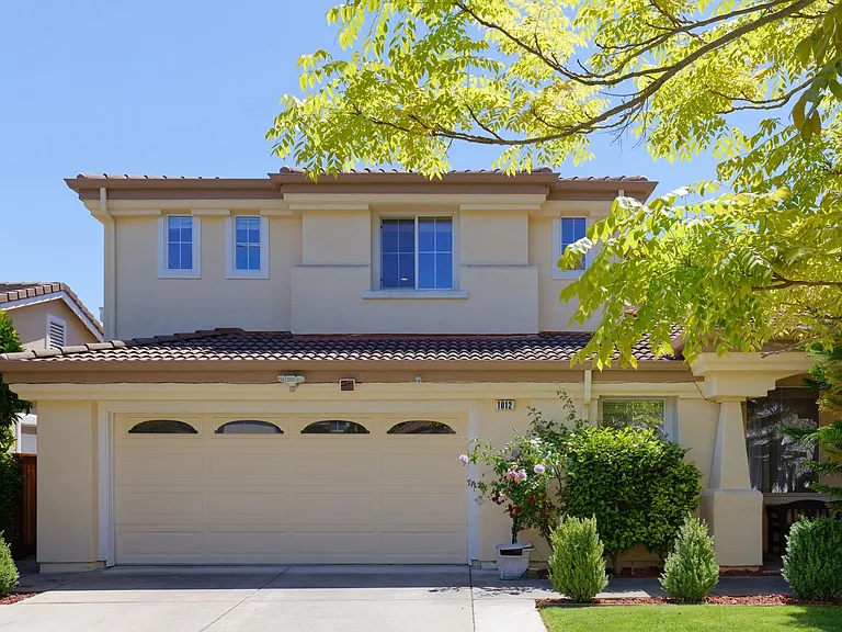 1012 Trailside Dr — Photo 2