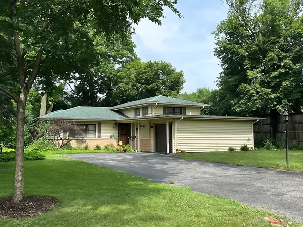 1348 Pinehurst Dr, Glenview, IL 60025