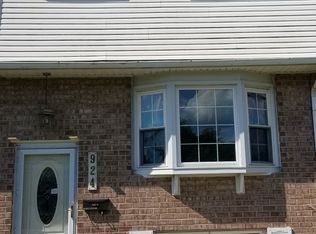 924 Stormont Cir, Baltimore, MD 21227