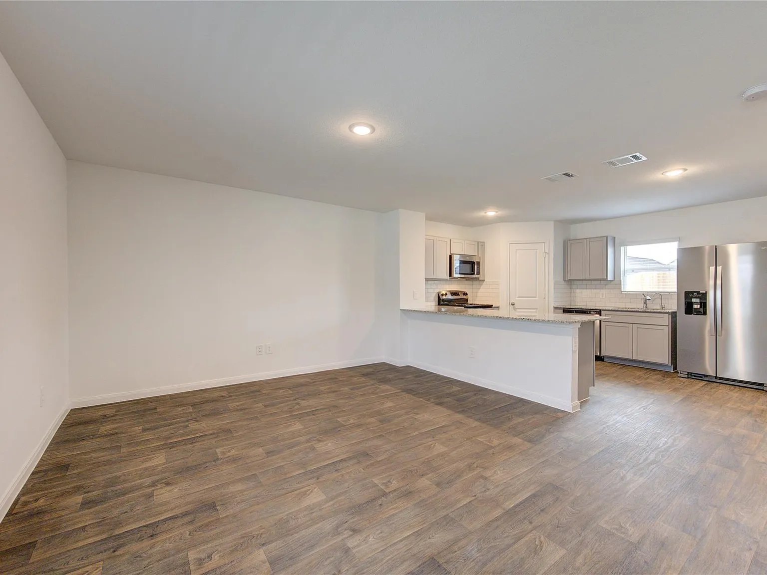 2 bed, 1.0 bath, 940 sqft, $1,290 — Photo 4