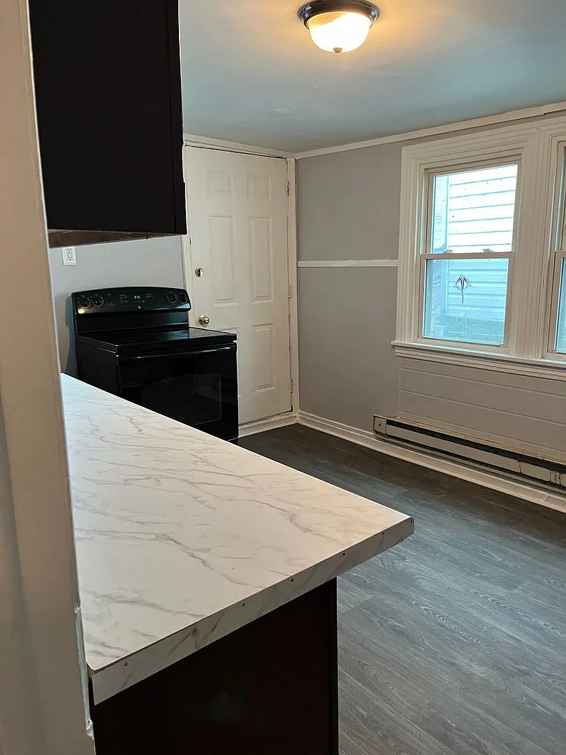 410 Locust — Photo 4