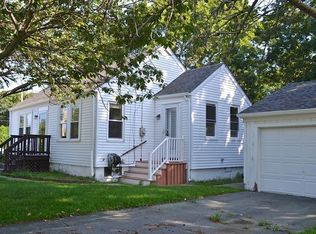 215 Sconticut Neck Rd, Fairhaven, MA 02719