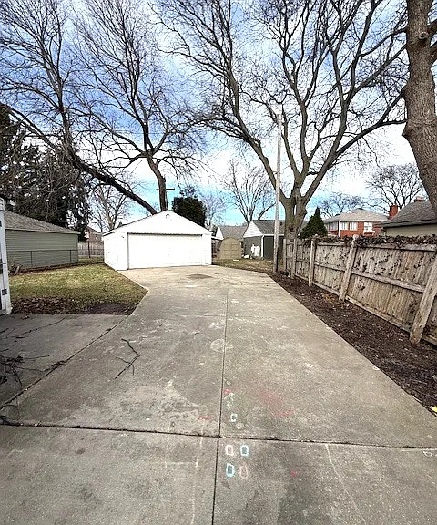 414 Moross Rd — Photo 2