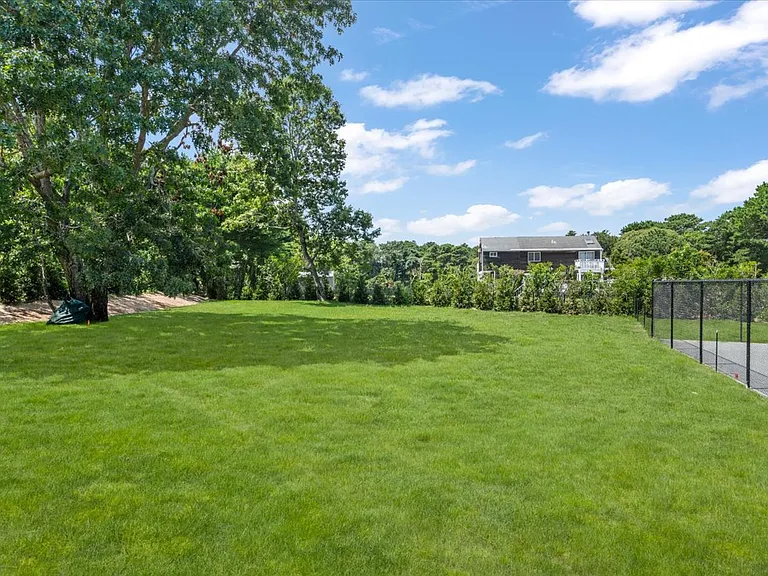 280 Shinnecock Hills Rd — Photo 17