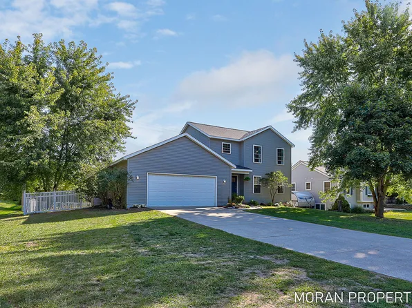 8938 Cottonwood Dr, Jenison, MI 49428