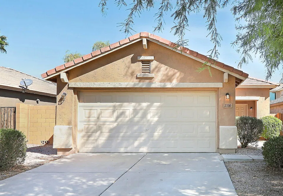 2370 W Gold Dust Ave