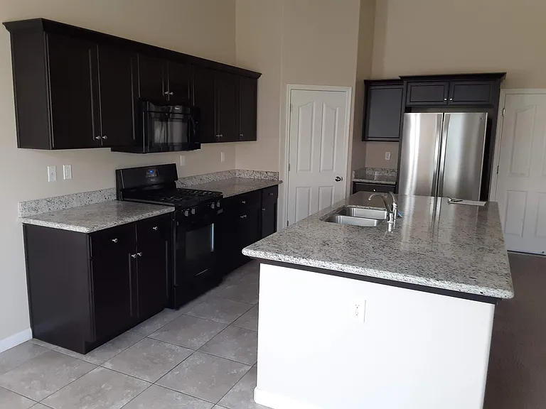 2833 W Cecil Ave — Photo 4
