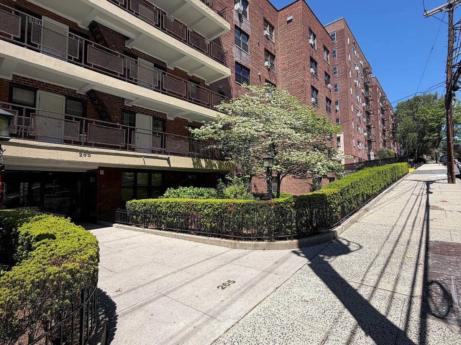 265 North Broadway — Photo 2