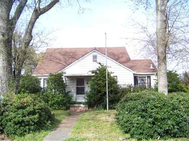 1st image of 204 N 10th St