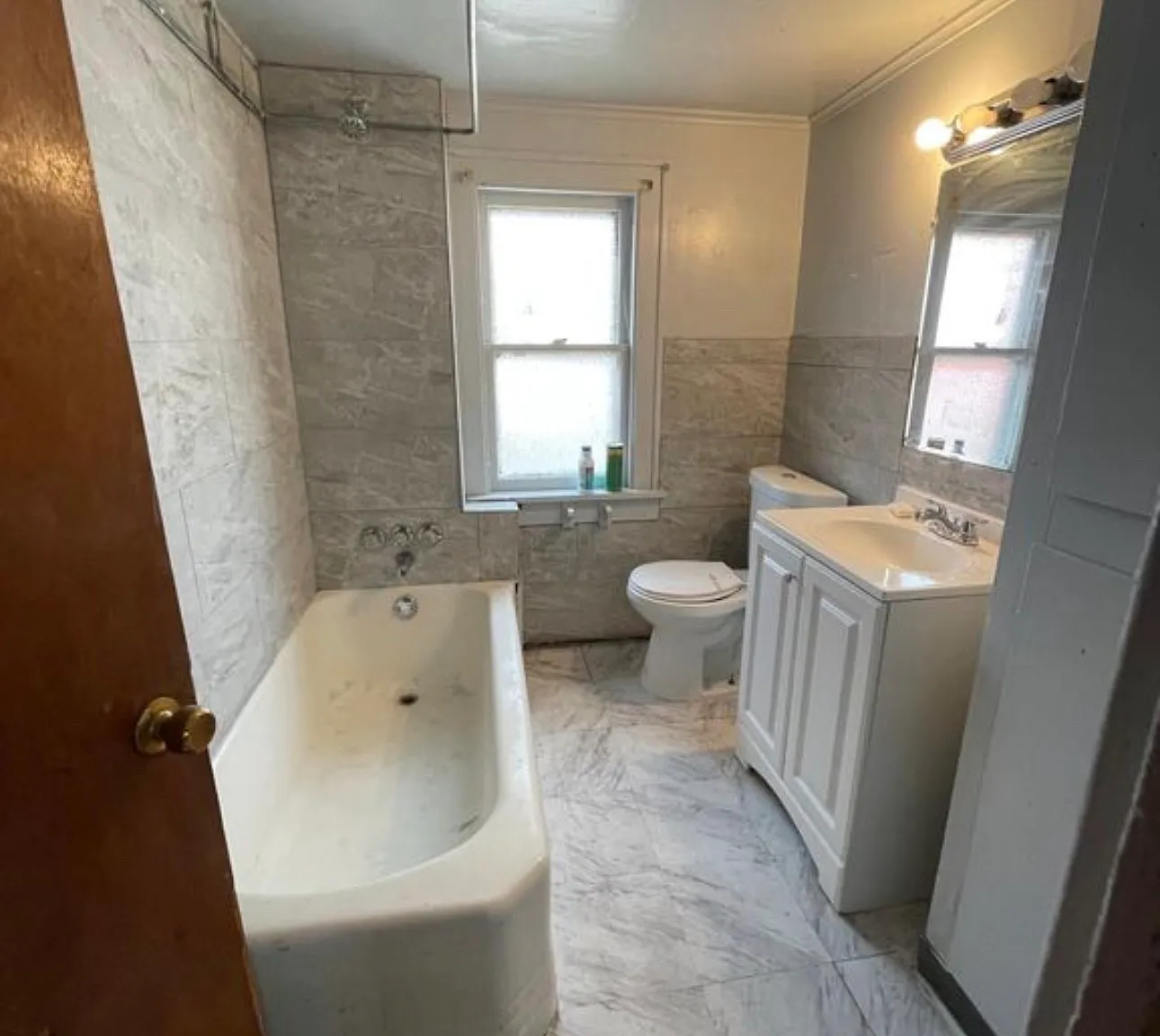 2 bed, 1100 sqft, $1,100 — Photo 1