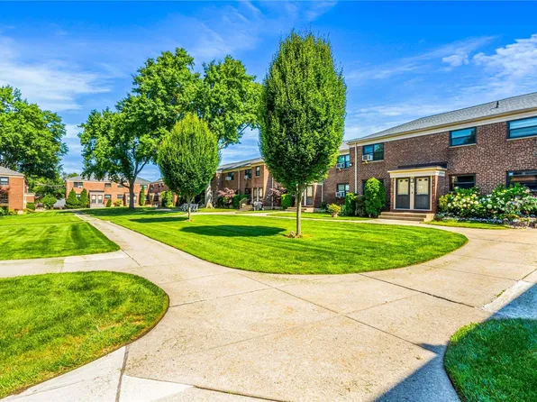 74-45 220th Street #112A, Bayside, NY 11364