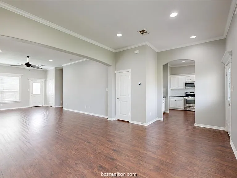 2706 Horse Haven Ln — Photo 2