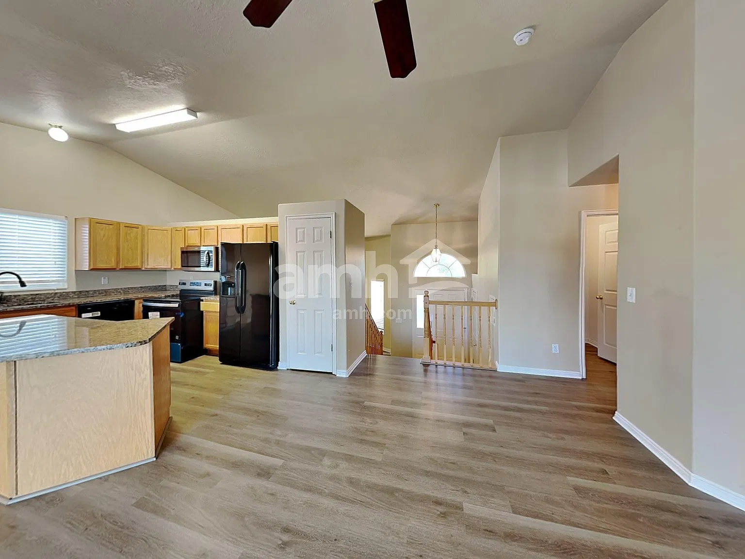 5 bed, 3.0 bath, 2909 sqft, $2,975 — Photo 4