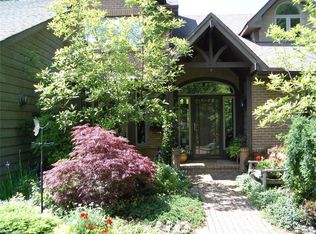 30 Creekview Cir, Moreland Hills, OH