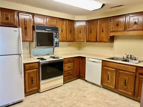 190 Cottage Grove Ave SE APT 206, Cedar Rapids, IA 52403