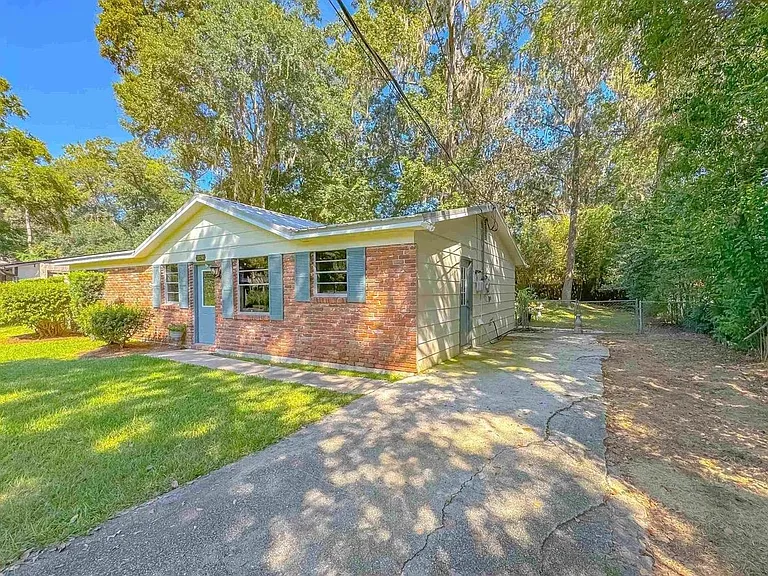 2034 Harriet Dr — Photo 40